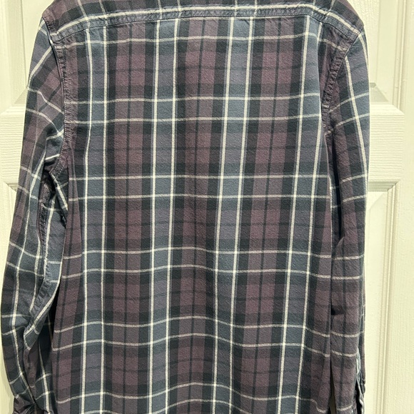 Eddie Bauer Men’s Medium Button Down Flannel. - Picture 3 of 5